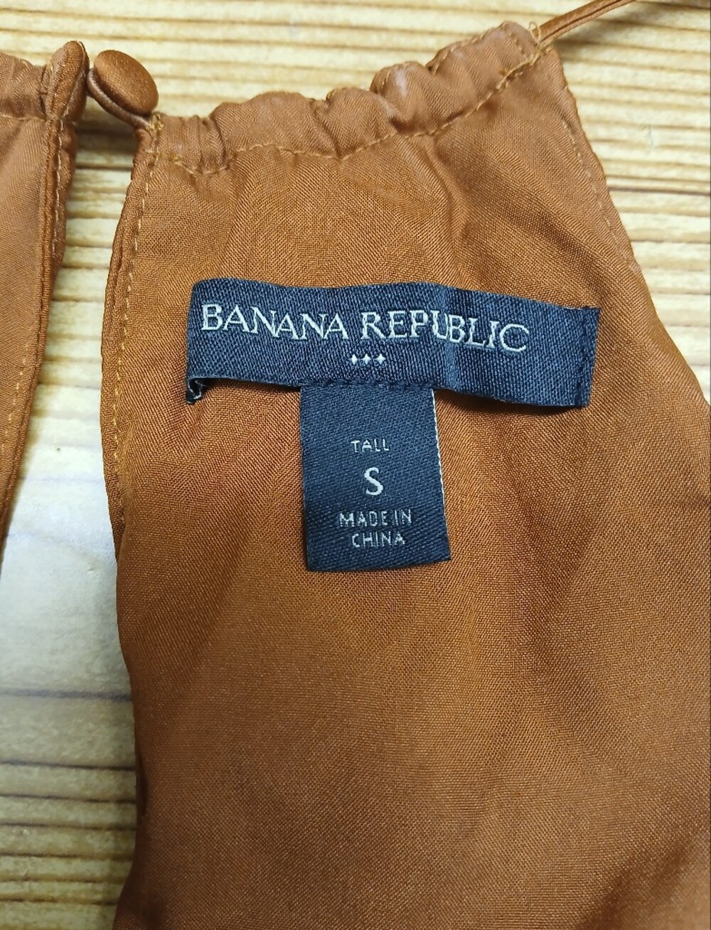 Banana Republic Pleated Maxi Dress in Rust Orange. - Picture 8 of 10